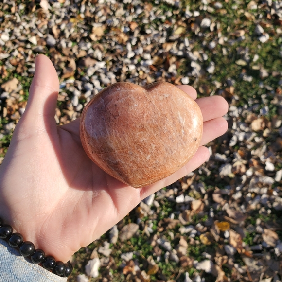 Super flashy peach moonstone heart - Picture 3 of 6